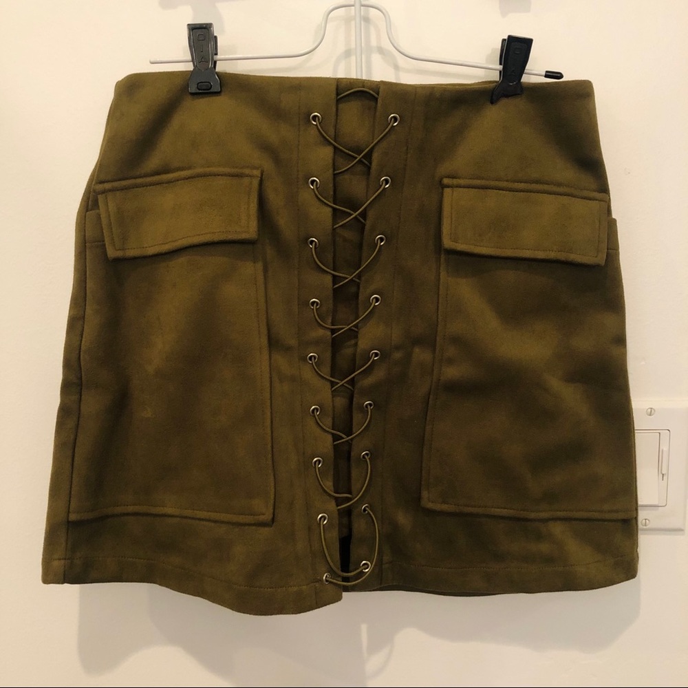 (NWIT) Women’s DO + BE moss velvet skirt